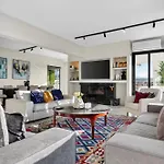Amber View Penthouse 220sqm- Overlooking Downtown Apartment *