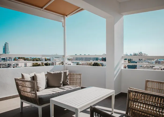 Daire Amber View Penthouse 220sqm- Overlooking Downtown Limasol