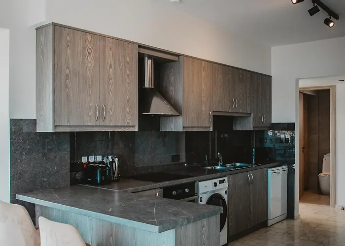 Amber View Penthouse 220sqm- Overlooking Downtown * Limasol